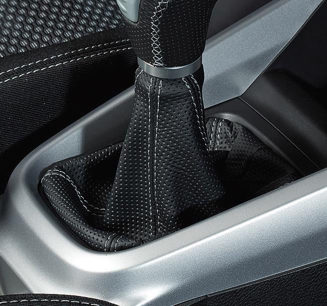 Suzuki Vitara Leather Gear Boot - 6 Speed Manual
