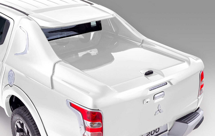 Mitsubishi Fullbox - Polar White (W32)